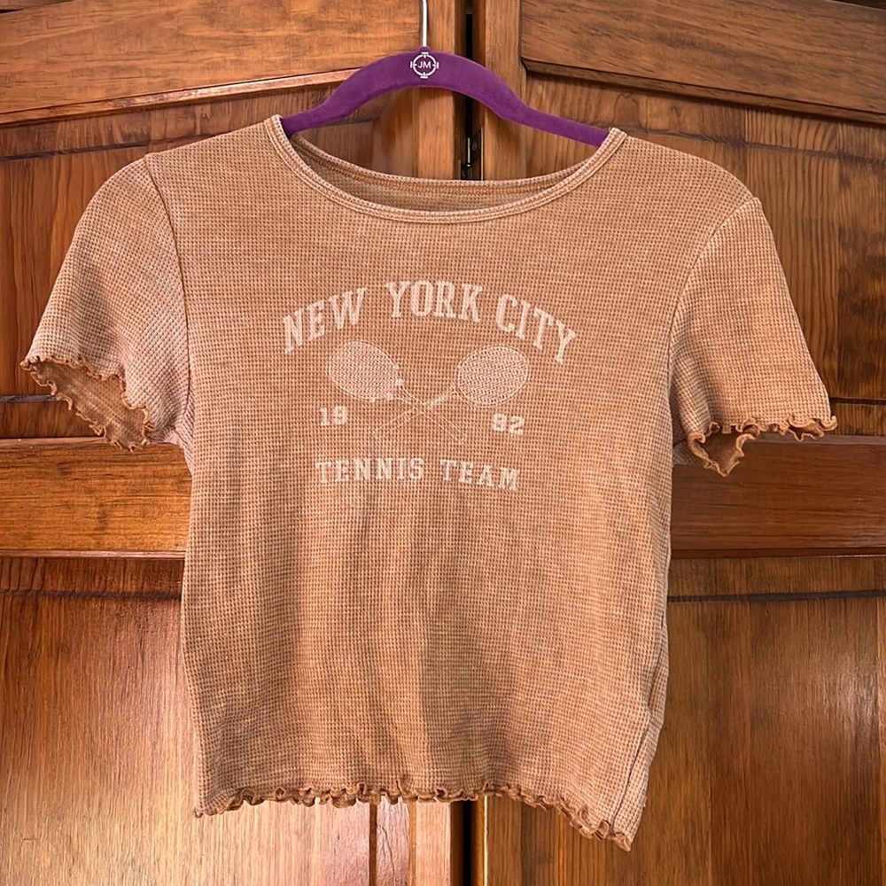 American Eagle cropped graphic tee